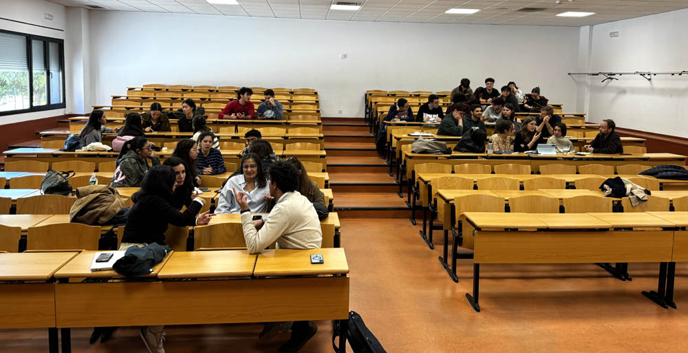 Students and teachers working toghether
